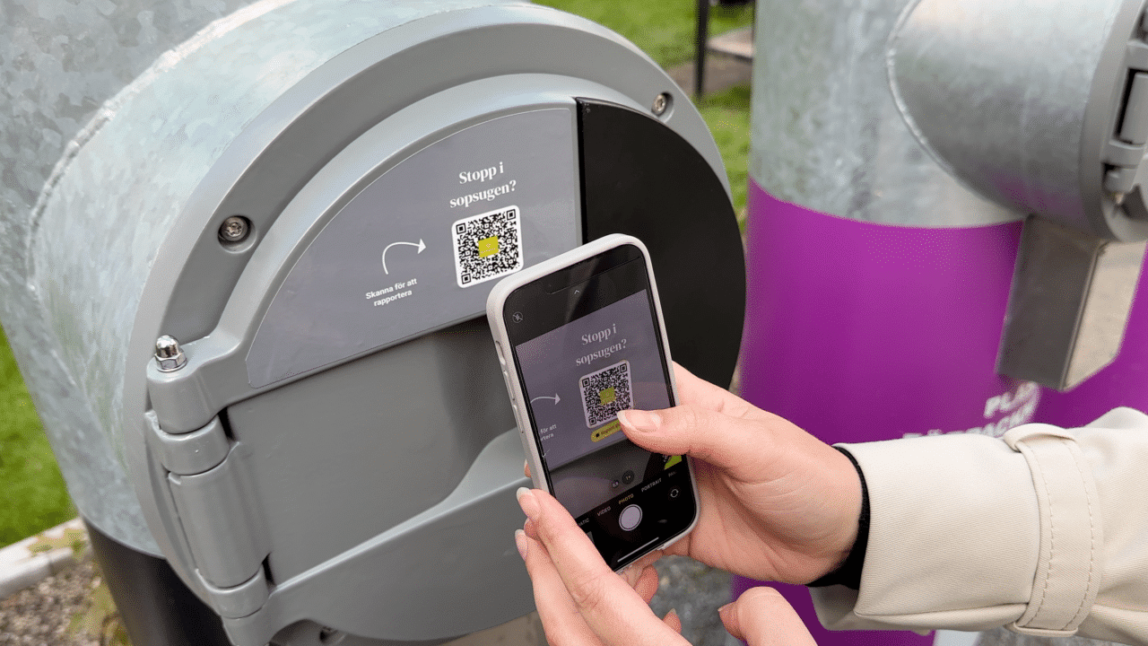 Reflow app in use: scanning a QR code on an automated waste collection point